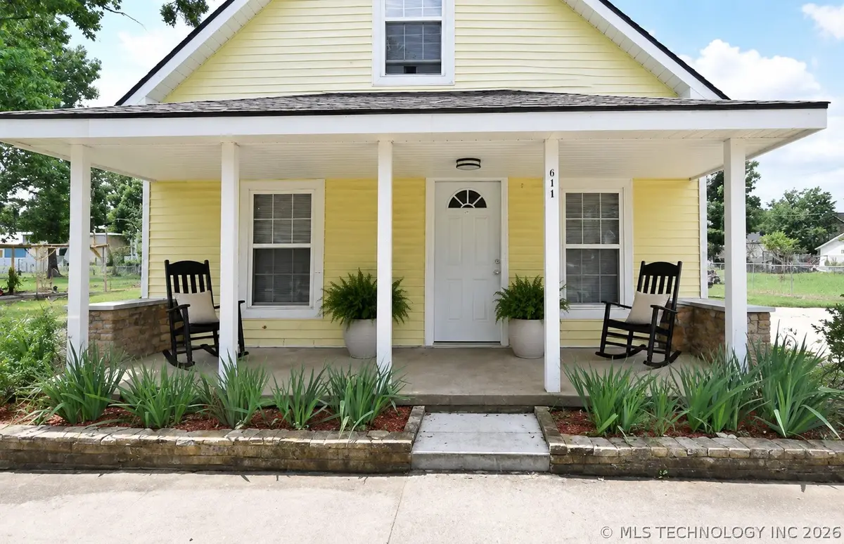 611 E 4th Street, Claremore, OK 74017 - #1