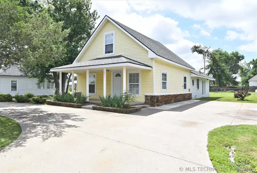 611 E 4th Street, Claremore, OK 74017 - #2