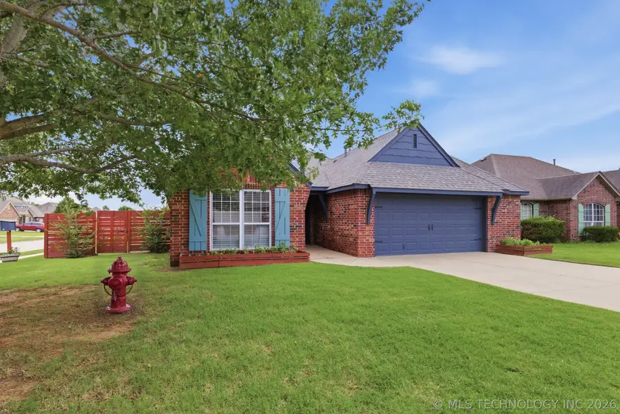 11827 N 117th East Avenue, Collinsville, OK 74021 - #2