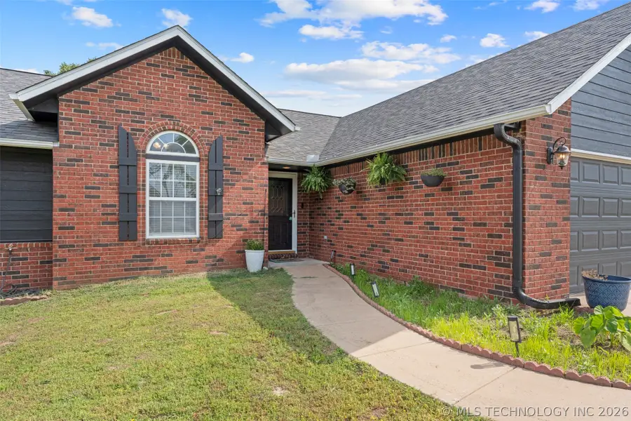 701 E 10th Street, Grove, OK 74344 - #3
