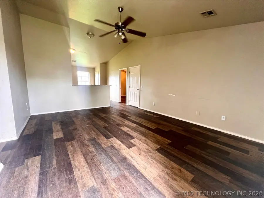 1011 W 23rd Street, Claremore, OK 74017 - #2