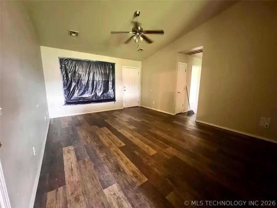 1011 W 23rd Street, Claremore, OK 74017 - #3