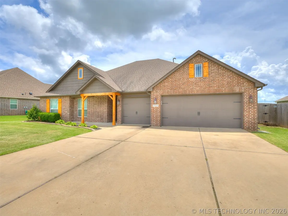 7025 E Oak Ridge Street, Broken Arrow, OK 74014 - #1