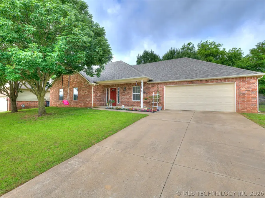 14028 S 298th East Avenue, Coweta, OK 74429 - #2