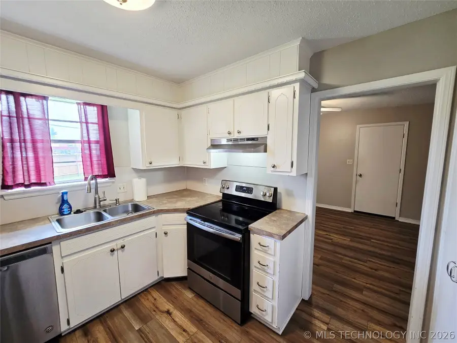 1121 W 14th Place, Claremore, OK 74017 - #2