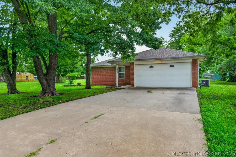 1418 N Creek Street, Dewey, OK 74029 - #2