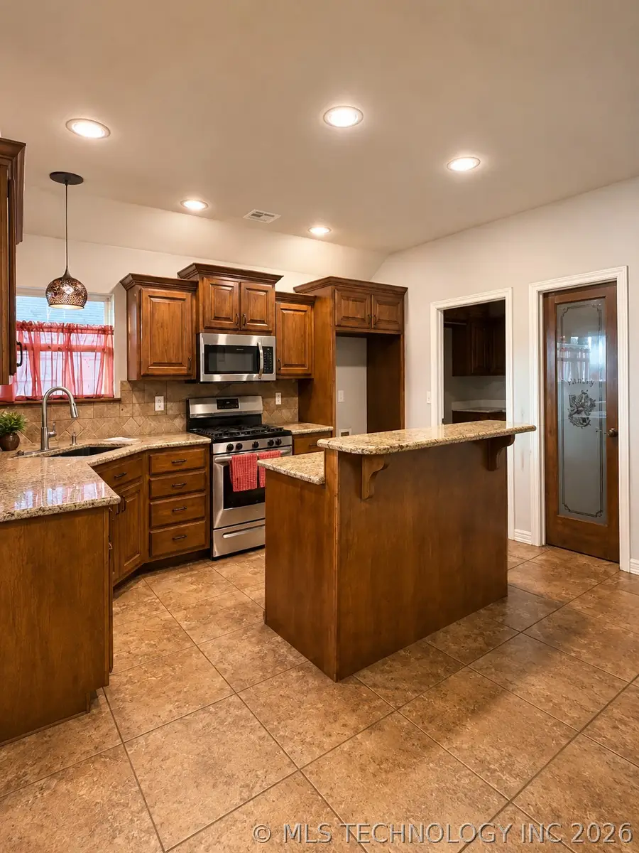 11230 S 275th East Avenue, Coweta, OK 74429 - #3
