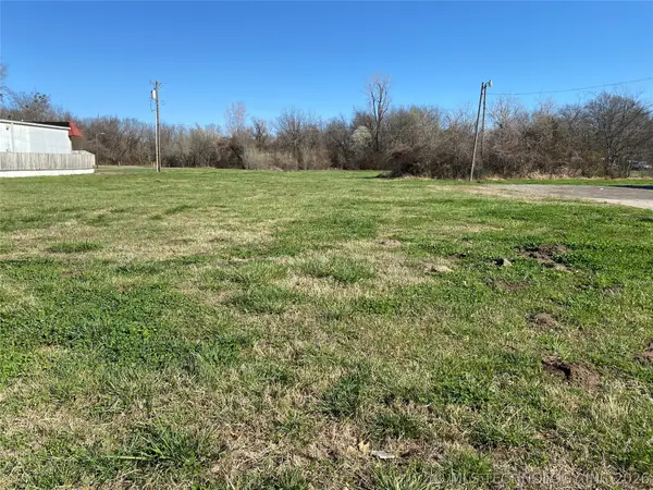 Broadway Street, Muskogee, OK 74401
