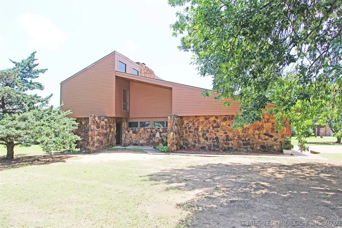 819 W Seminole Avenue, Nowata, OK 74048 - #1