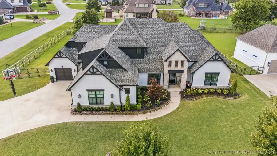 19236 E Twin Creek Drive, Owasso, OK 74015 - #2