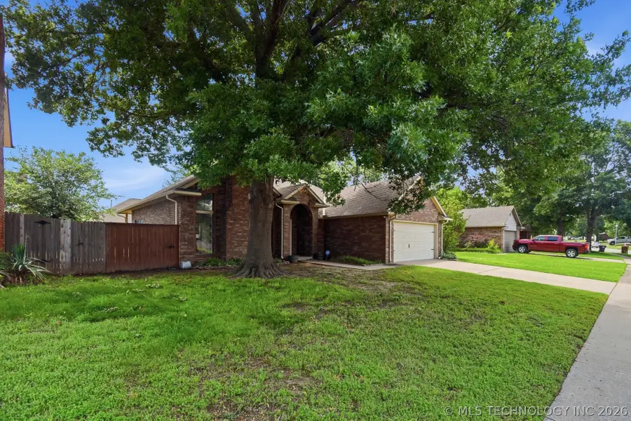 13643 S Oak Place, Glenpool, OK 74033 - #2