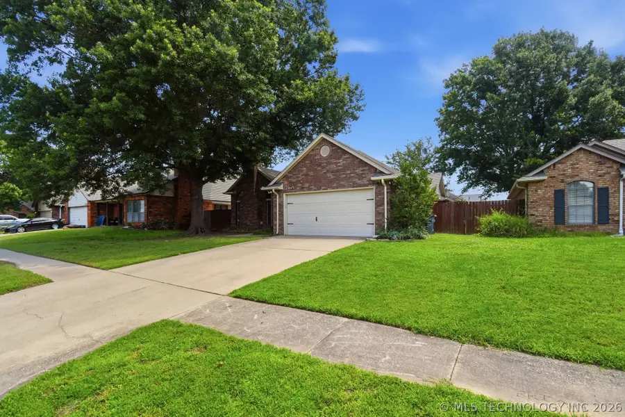 13643 S Oak Place, Glenpool, OK 74033 - #3