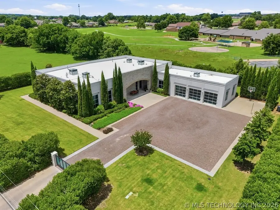 526 N Adams Street S, Jenks, OK 74037 - #2