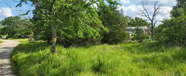 Oak, McAlester, OK 74501