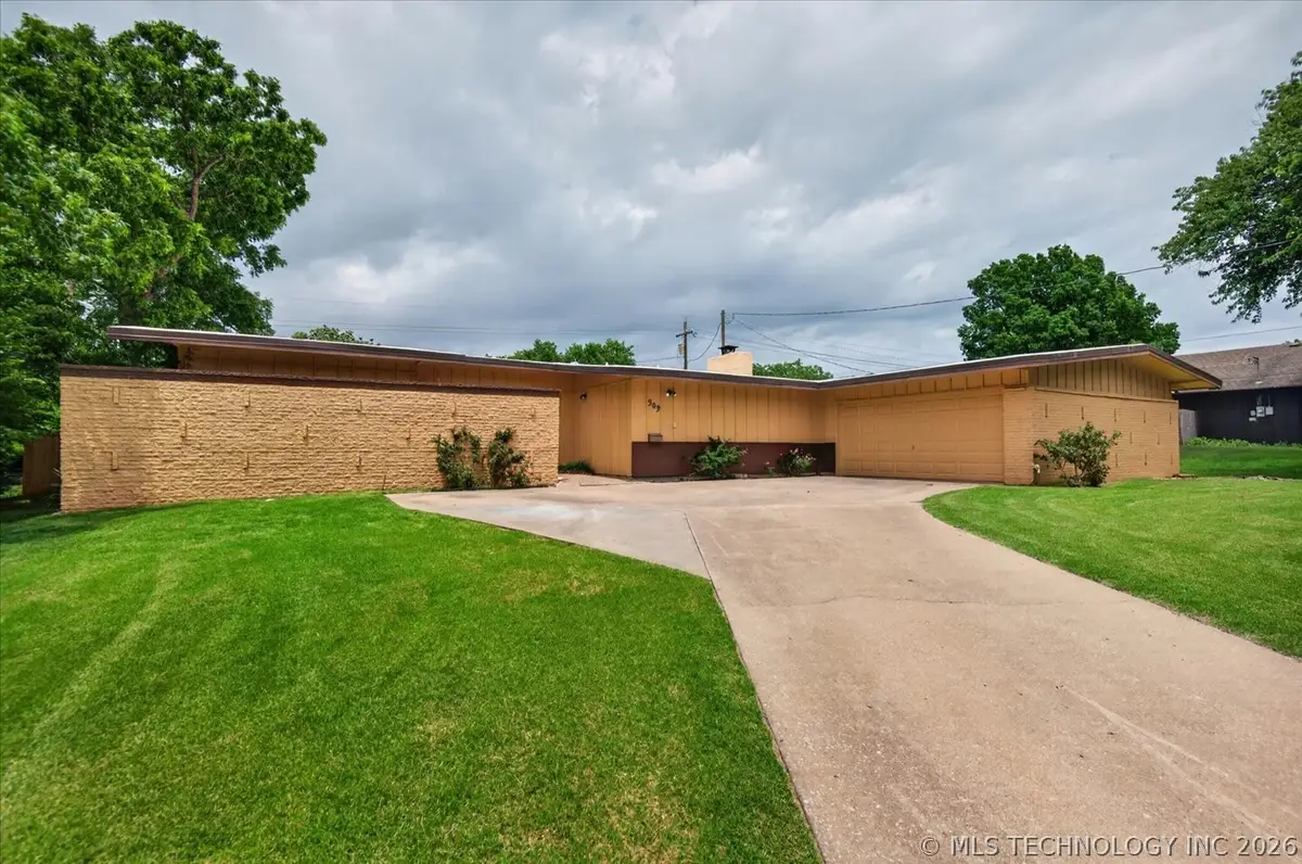 909 Lynnwood Court, Bartlesville, OK 74006 - #1