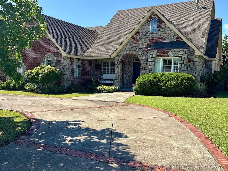 1025 E 13th Street, Cushing, OK 74023 - #2
