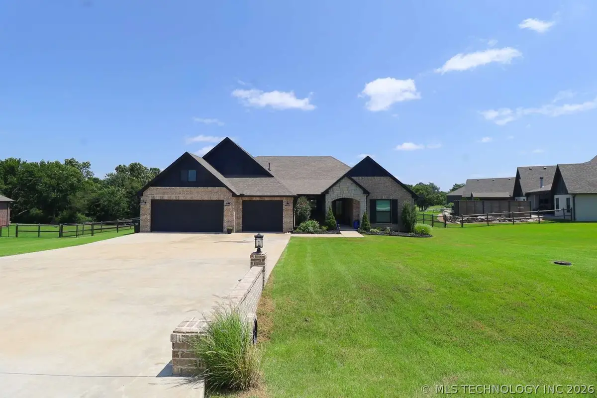 8716 E Detroit Street, Broken Arrow, OK 74014 - #1