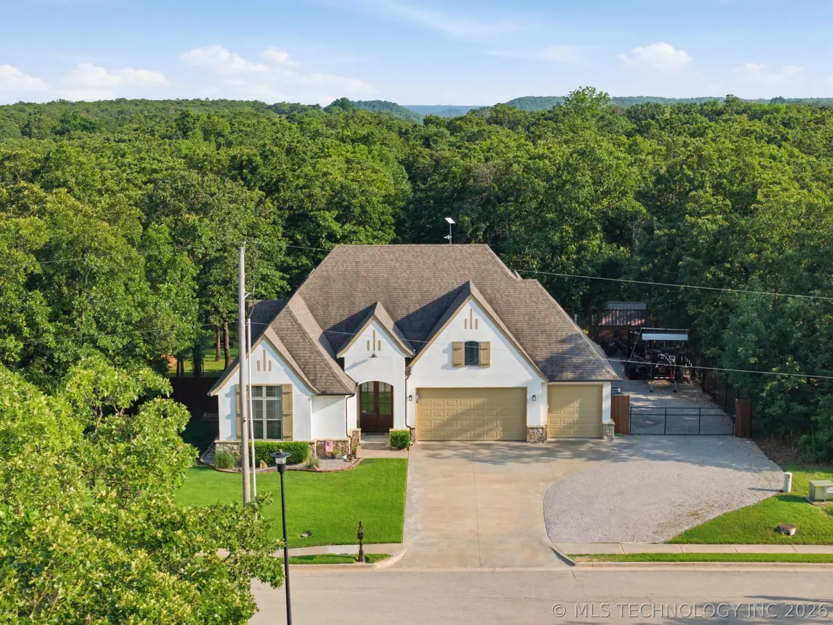 1241 Southcliff Drive, Bartlesville, OK 74003 - #1