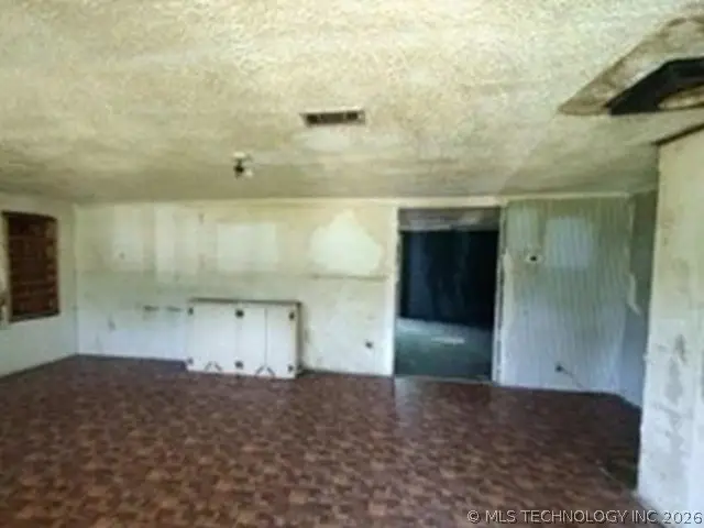 1312 E Highland Avenue, Wister, OK 74966 - #3