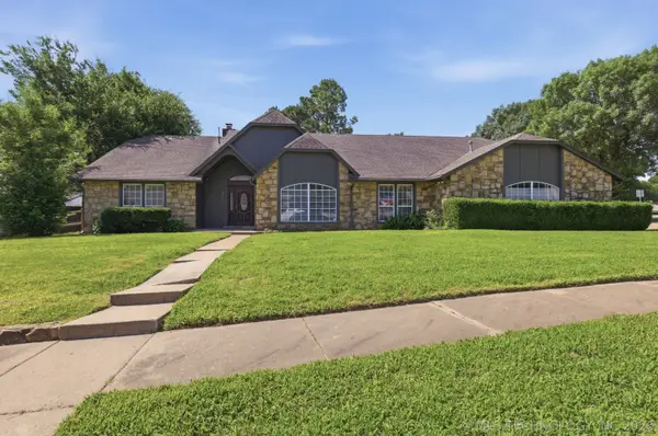 501 E Winston Circle, Broken Arrow, OK 74011