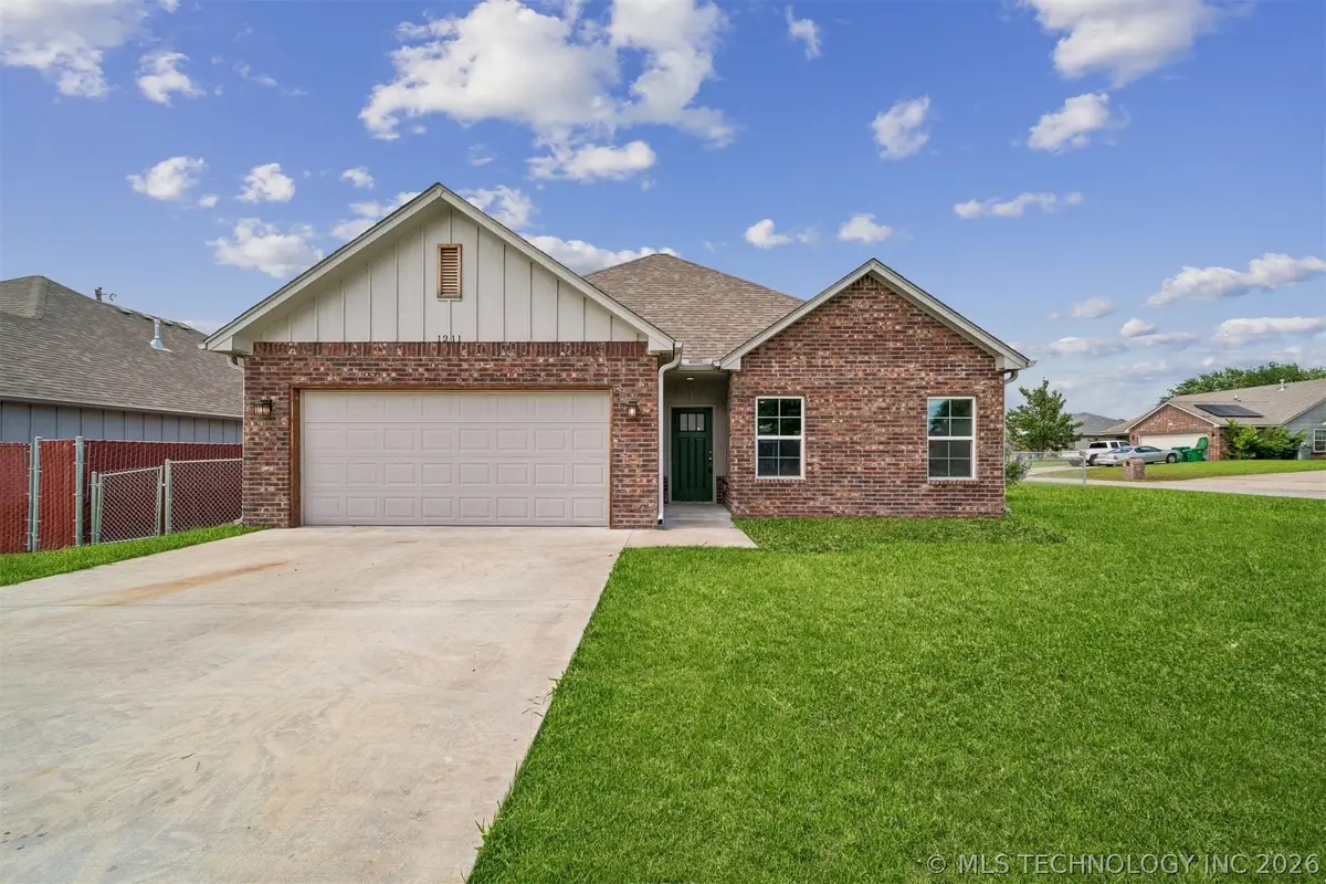1211 E Perkins Avenue, Sapulpa, OK 74066 - #1