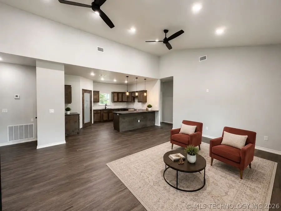211 Manning Avenue, Caddo, OK 74729 - #2