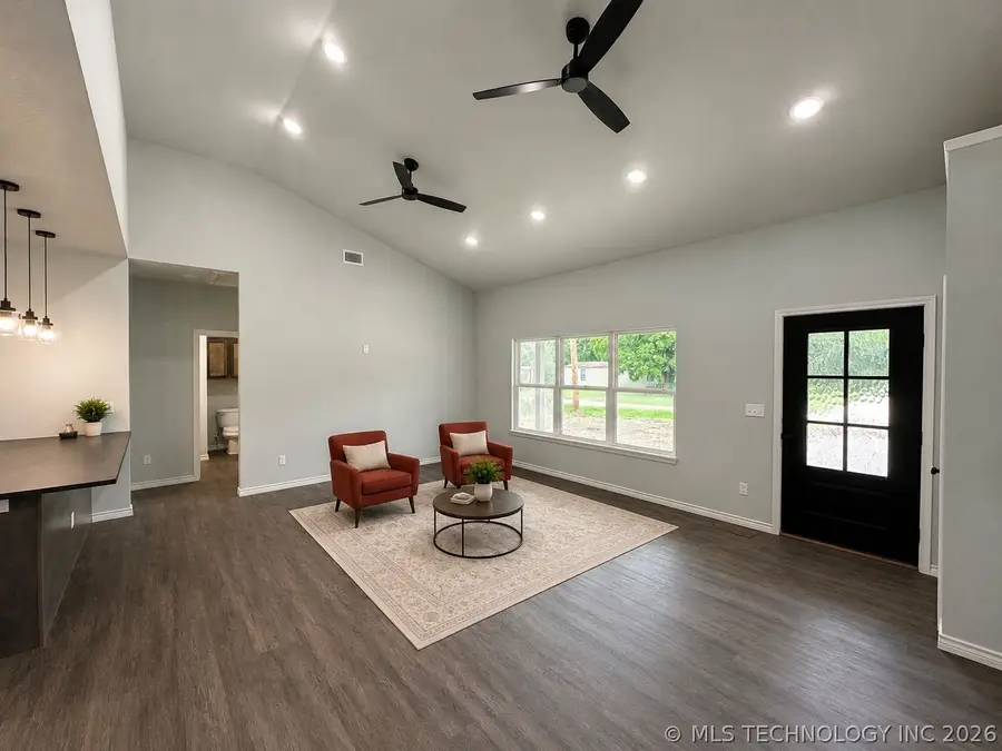 211 Manning Avenue, Caddo, OK 74729 - #3