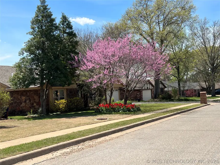 2423 Chapel Hill, Bartlesville, OK 74006 - #2
