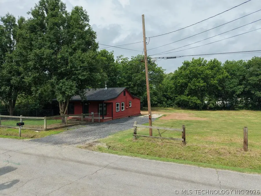 1011 N State Street, Wagoner, OK 74467 - #2