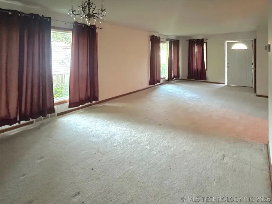 1008 W Shawnee Avenue, Nowata, OK 74048 - #2