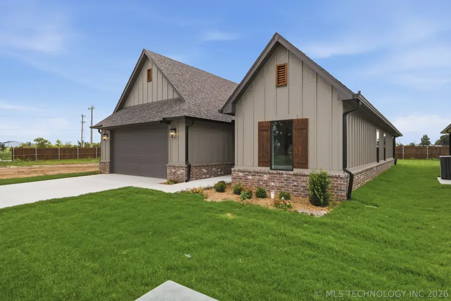 1005 S Chickasaw Street, Skiatook, OK 74070 - #2