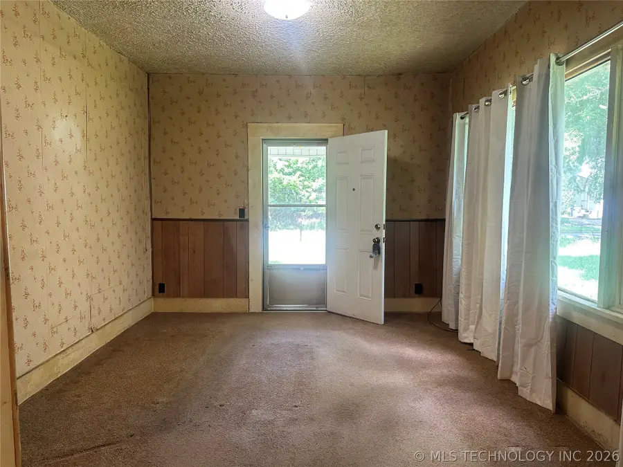 631 S Alabama Avenue, Okmulgee, OK 74447 - #3