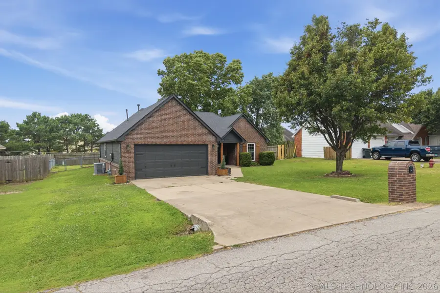 1004 W Beech Street, Skiatook, OK 74070 - #2