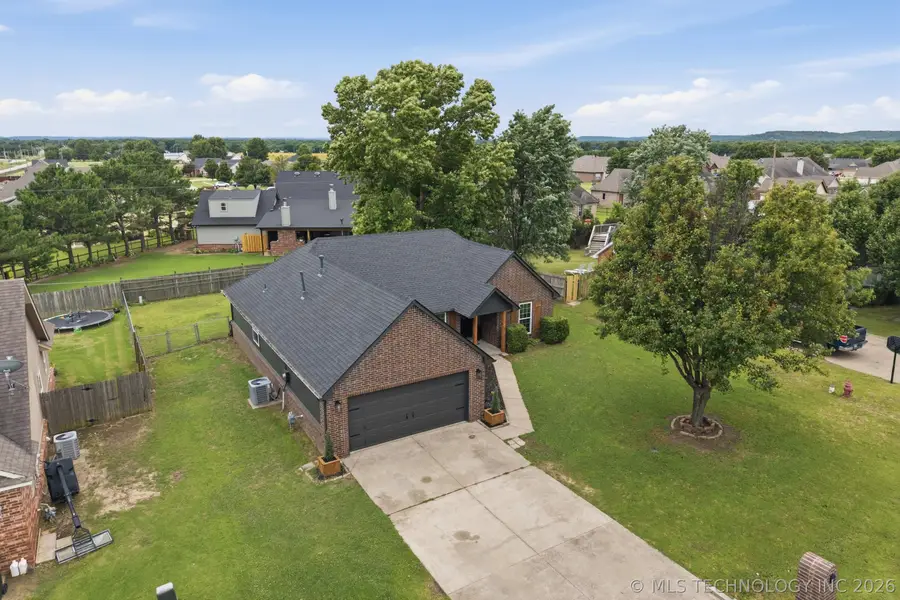 1004 W Beech Street, Skiatook, OK 74070 - #3