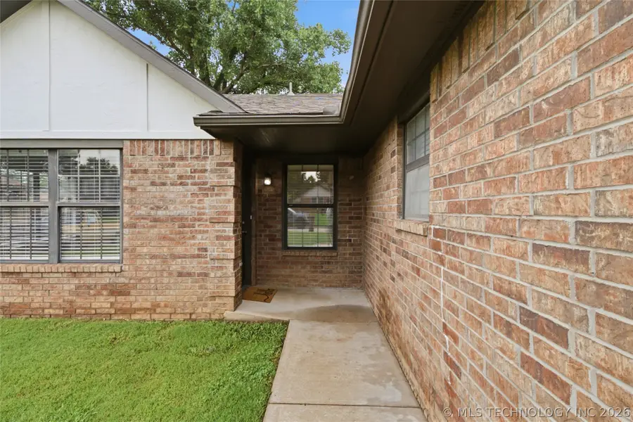 618 W 19th Street, Claremore, OK 74019 - #2