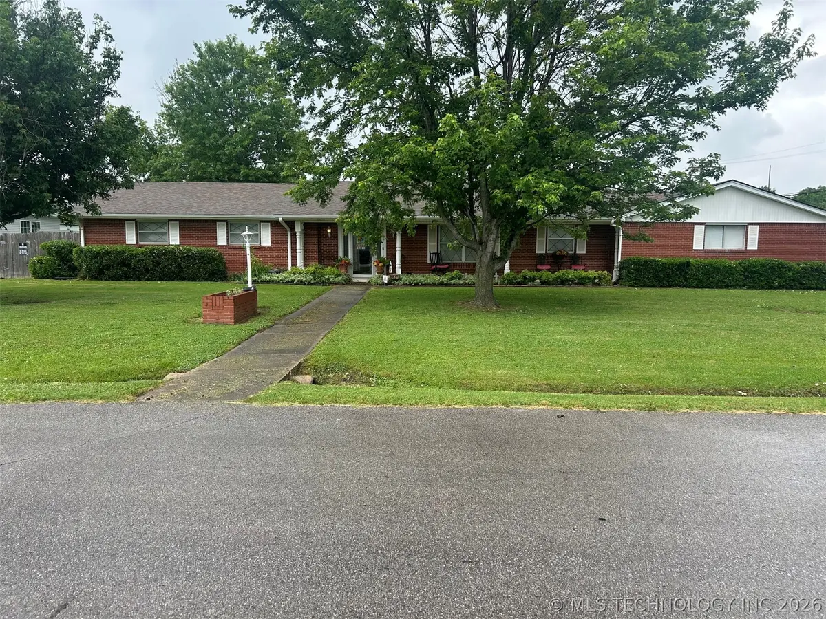 207 S Taylor Avenue, Wagoner, OK 74467 - #1
