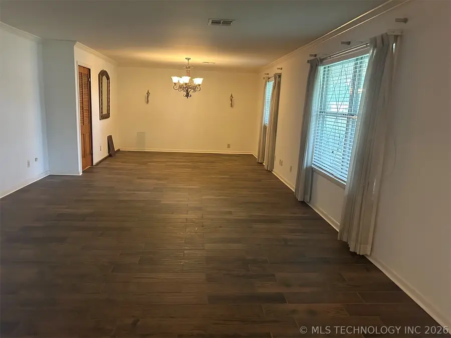 207 S Taylor Avenue, Wagoner, OK 74467 - #3