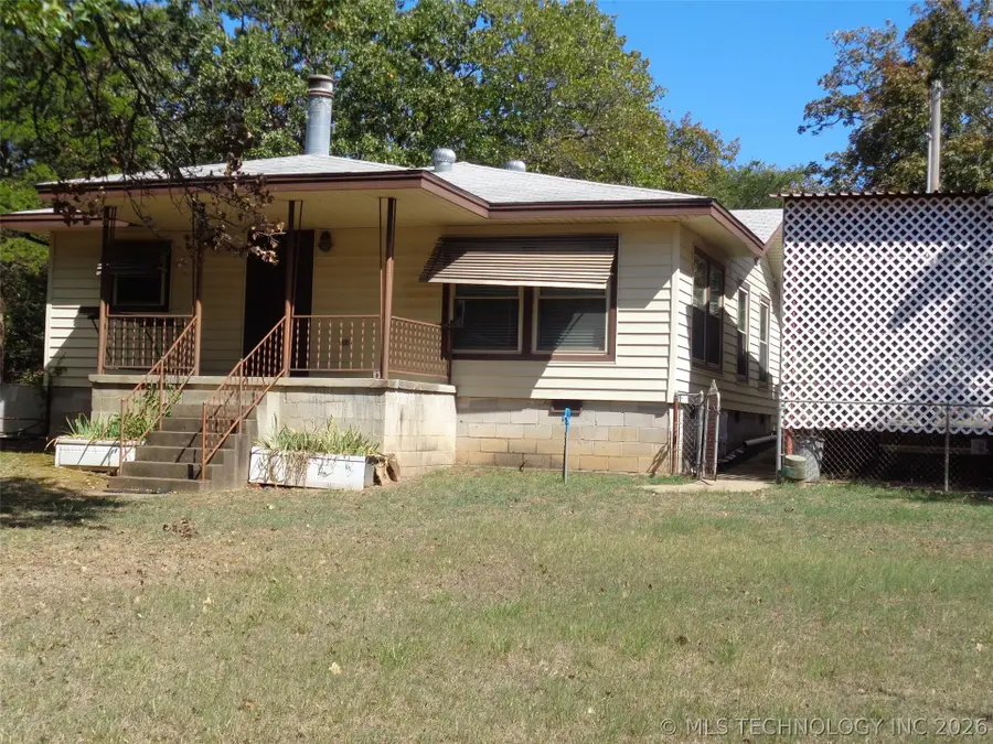 211 Oak Avenue, Stigler, OK 74462 - #3