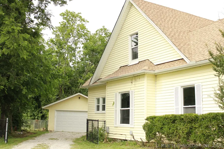 532 E 5th Street, Claremore, OK 74017 - #3