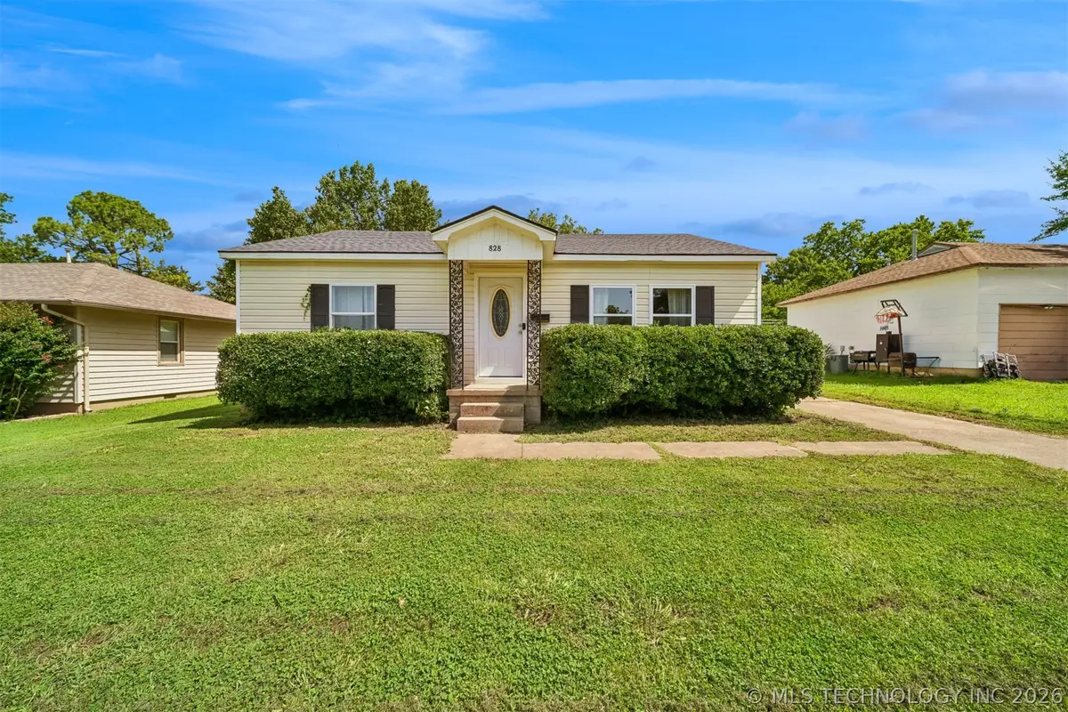 828 E 5th Street, Cushing, OK 74023 - #1