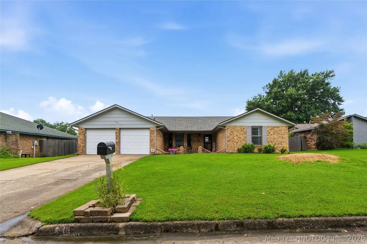 201 S Crabtree Road, Muskogee, OK 74403 - #1