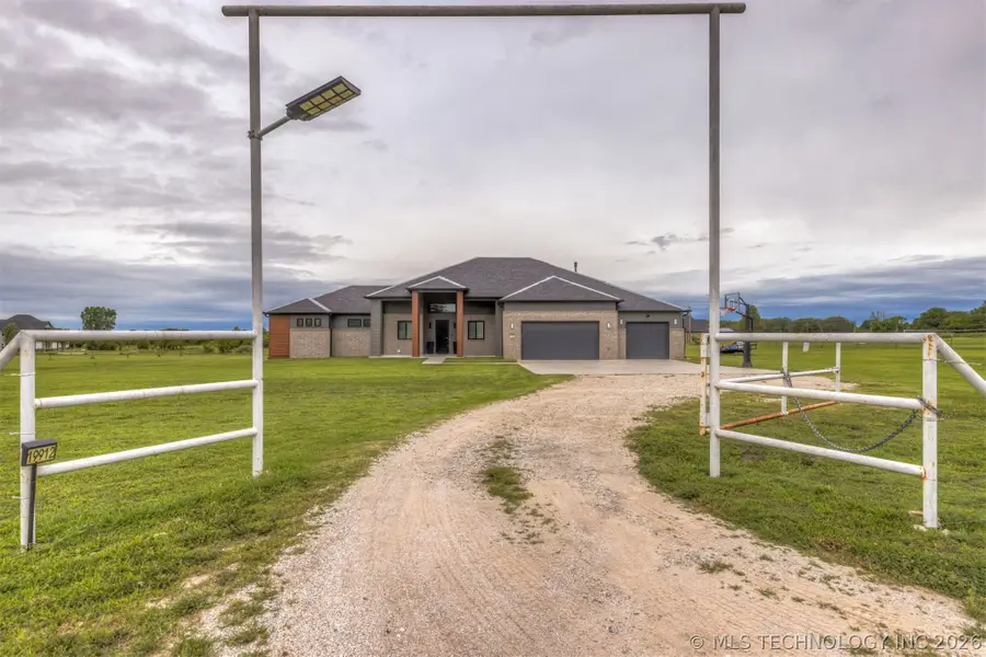 19912 E 126th Street N, Collinsville, OK 74021 - #3