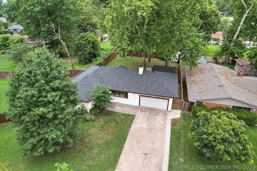5610 S Columbia Avenue, Tulsa, OK 74105 - #2