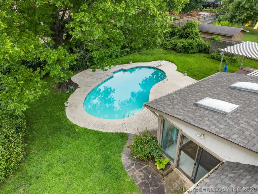 8713 S 69th East Avenue, Tulsa, OK 74133 - #2