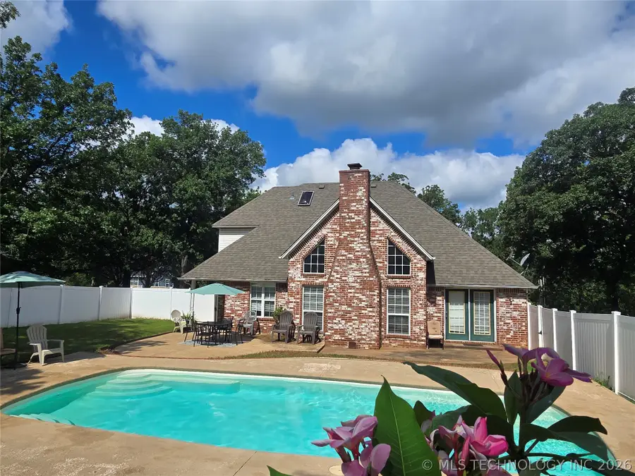 906 N 14 Street, Henryetta, OK 74437 - #3
