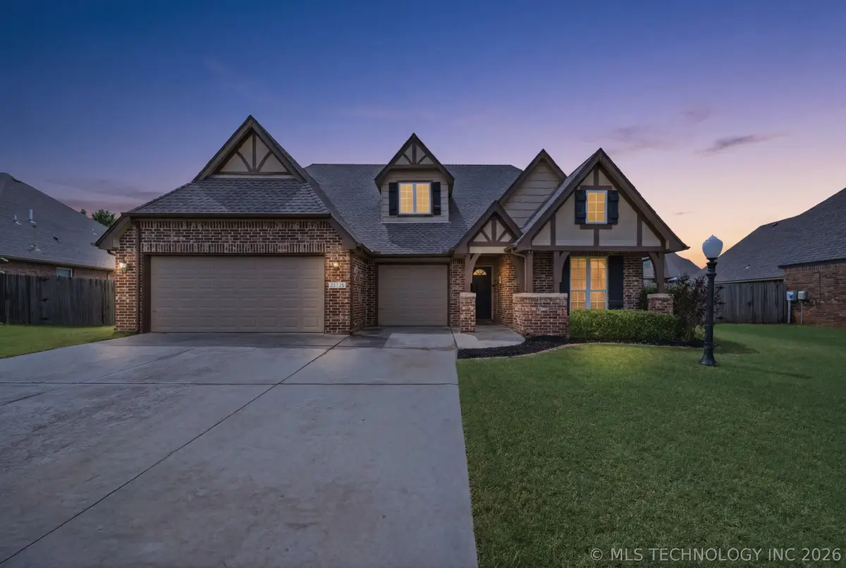 10104 N 142nd Avenue E, Owasso, OK 74055 - #1