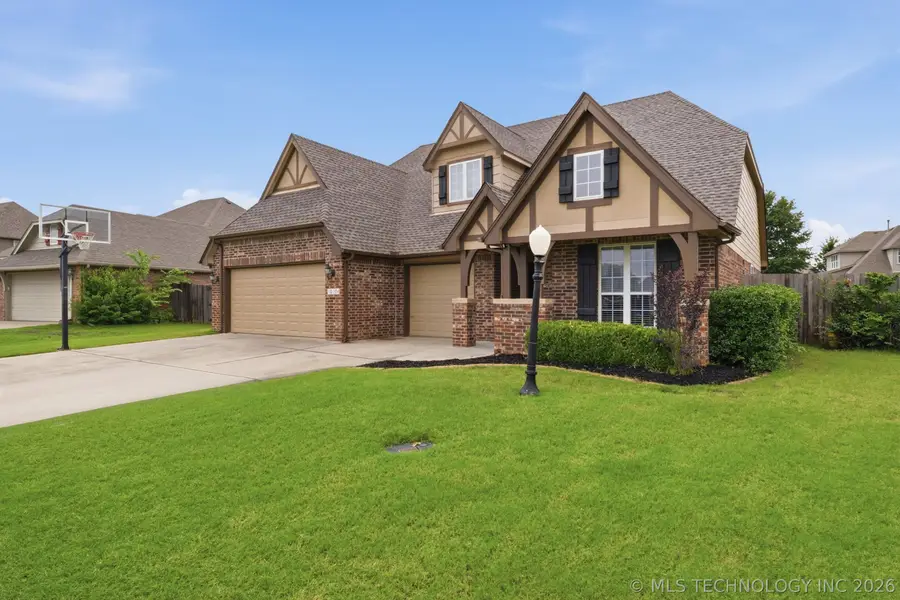 10104 N 142nd Avenue E, Owasso, OK 74055 - #2