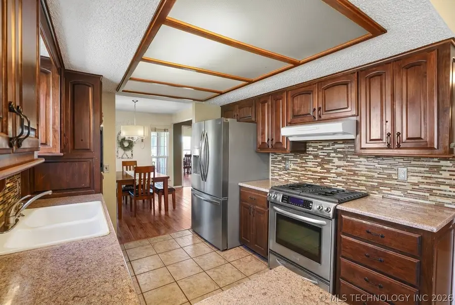 800 W Albuquerque Street, Broken Arrow, OK 74011 - #3