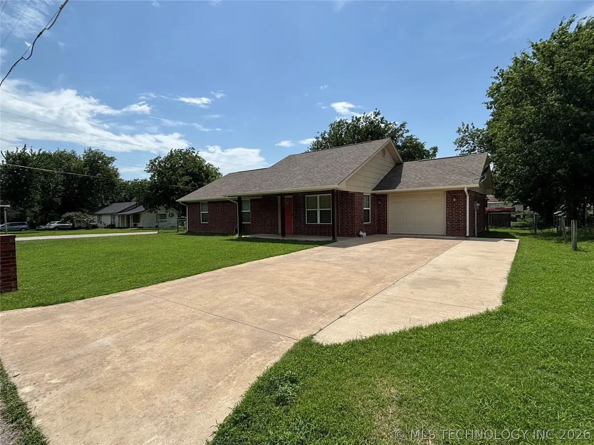 220 S Arkansas, Caddo, OK 74729 - #1