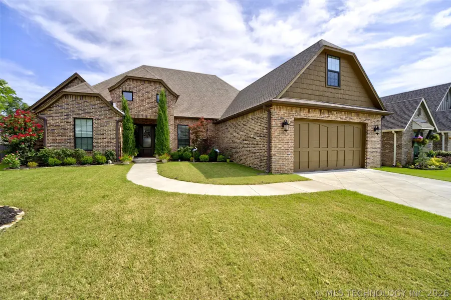 17 E 32nd Street, Sand Springs, OK 74063 - #3